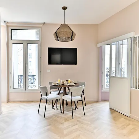 Appartamento Charming, Cozy And Air-conditioned 17 Parigi