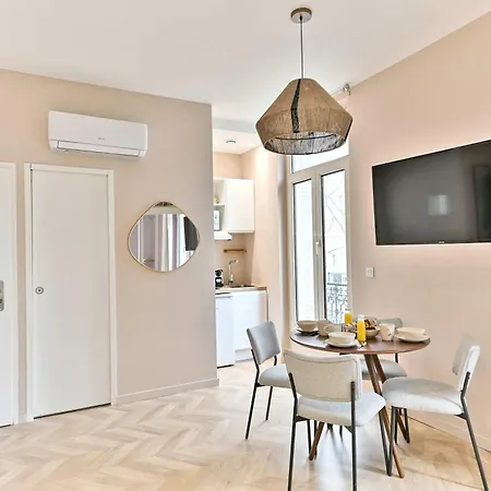Charming, Cozy And Air-conditioned 17