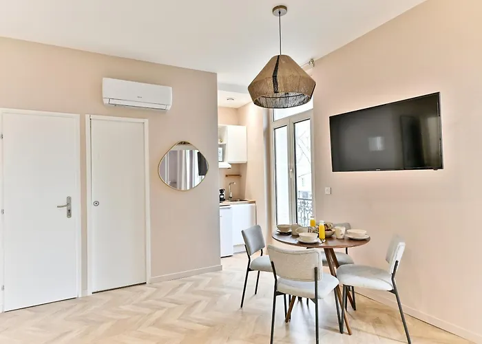 Appartamento Charming, Cozy And Air-conditioned 17 Parigi