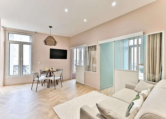 Charming, Cozy And Air-conditioned 17 Paris