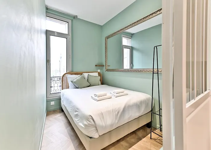 Charming, Cozy And Air-conditioned 17 *