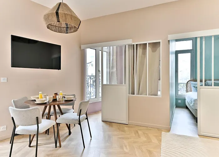 Charming, Cozy And Air-conditioned 17 * Paris